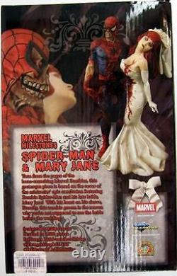 Rare Nib Marvel Comics Zombies Spiderman Mary Statue Figure 2392 0f 2500 Ltd Coa