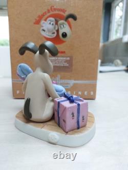 Robert Harrop Wallace and Gromit limited edition CHRISTMAS WRAPPED UP figurine