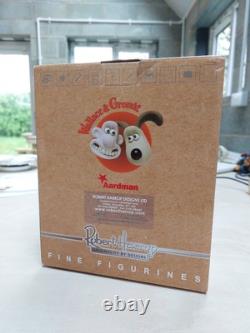 Robert Harrop Wallace and Gromit limited edition CHRISTMAS WRAPPED UP figurine
