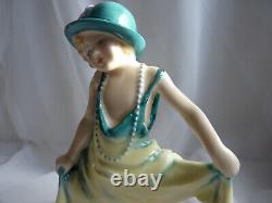 Royal Doulton Figurine Dressing Up HN 3300 + Limited Edition Certificate No 59