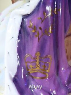 Royal Doulton Figurine QUEEN ELIZABETH II Coronation HN 4476 LTD ED 72/2000