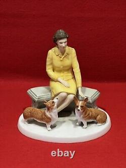 Royal Doulton Queen Elizabeth II At Home HN5807 Figure Limited Edition Rare