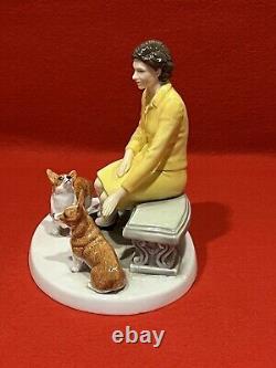 Royal Doulton Queen Elizabeth II At Home HN5807 Figure Limited Edition Rare