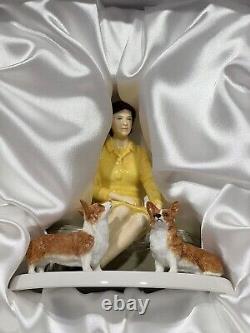 Royal Doulton Queen Elizabeth II At Home HN5807 Figure Limited Edition Rare