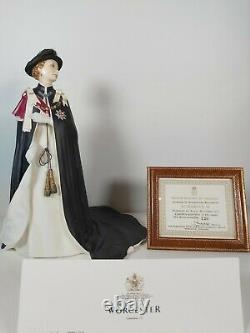 Royal Worcester Limited Edition 120/250 Figurine Queen Regnant Of England 1976