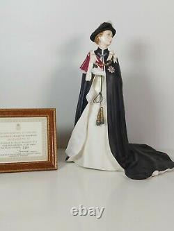 Royal Worcester Limited Edition 120/250 Figurine Queen Regnant Of England 1976