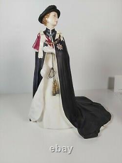 Royal Worcester Limited Edition 120/250 Figurine Queen Regnant Of England 1976