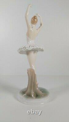 Royal Worcester Limited Edition Figurine Graceful Moment, Appr. 29cm Tall