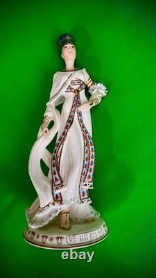 Wedgwood Egyptian NEFERTITI Figurine no. 1760 Limited Edition